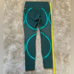 Fabletics PowerHold Leggings – Size M – Green with Teal Mesh